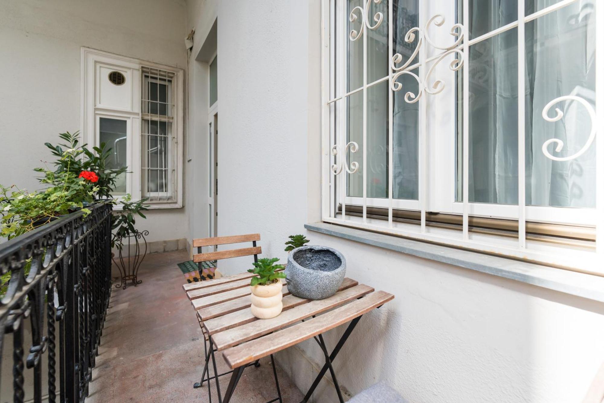 Spacious Apartment By Opera ブダペスト エクステリア 写真